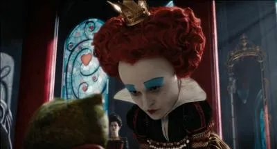 La Reine Rouge a sem le chaos au Pays des Merveilles, elle est antipathique, mesquine et jalouse de sa sur. Mais elle a aussi un norme dfaut physique, lequel ?
