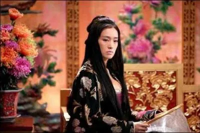 Que font-ils en 1900, manipuls par l'impratrice Tseu Hi (Cixi, 1835-1908) et le prince Duan (1856-1922) ?