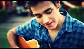 Quelle chanson interprte-t-il avec Violetta dans la saison 2 ?