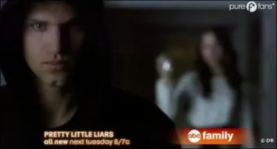 Pourquoi dans les saisons 3/4 Toby aide-t-il -A ?