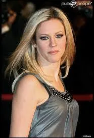 A qui Lorie est parfois compare ?