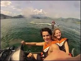 Dans la vraie vie, avec quelle actrice de la srie Xabiani Ponce De Leon sort-il en mai 2014 ?