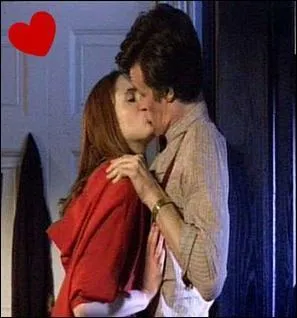 Cette compagne a embrass le docteur lorsqu'il lui a demand.