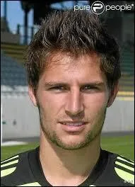 Dans quel club joue-t-il (saison 2013-2014) ?