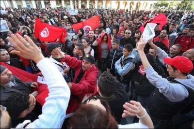 La population totale tunisienne est de... en 2014.