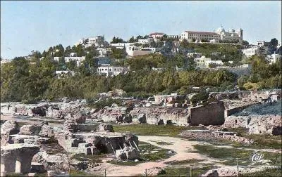 En 814 avant J. -C. , des colons phniciens venus de Tyr fondent la premire ville, qui est...