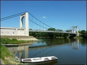 Dans quel dpartement peut-on regarder le pont de Chalonnes-sur-Loire ?