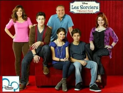 Dans "Les sorciers de Waverly Place" qui joue le rôle d'Alex Russo ?