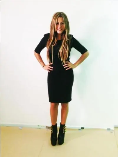 Avec qui cette fille est-elle en conflit à un moment ?