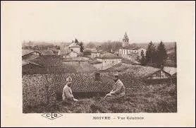 Voici une carte postale ancienne du village Marnais de Moivre. Il se situe en région ...