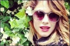 Quelle chanson Violetta interprète-t-elle pour entrer au studio ?