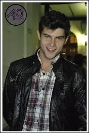 Quelle chanson Diego interprète-t-il pour entrer au studio ?