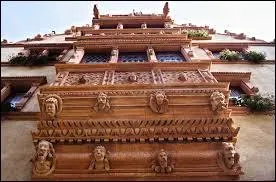 Et ce bâtiment, dit "la maison des Têtes" ?