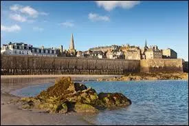 Dans quelle ville devrez-vous vous rendre pour errer à l'intérieur de ces remparts ?