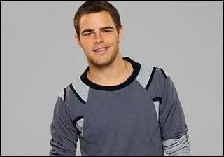 Comment s'appelle le petit ami de Martina ?