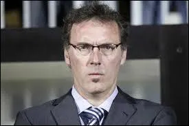 Et pour finir , quel est l'entraîneur officiel du Paris Saint-Germain ?