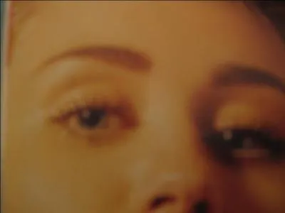 A qui sont ces yeux ?