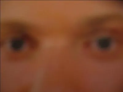 A qui sont ces yeux ?