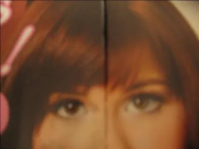 A qui sont ces yeux ?