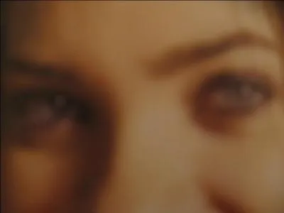 A qui sont ces yeux ?