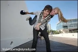 Avec quel acteur de Violetta" est-elle déjà sortie ?