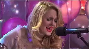 Quelle chanson interprète-t-elle avec Alba Rico dans la saison 2 ?