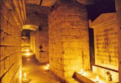 Connaissez-vous Philibert Aspairt ? Impossible, il est décédé autour du 3 novembre 1793. Mais vous ne manquerez pas d'aller lui rendre hommage en vous recueillant sur sa tombe. Par contre, vaut mieux ne pas rencontrer la police. Où est-il inhumé ?