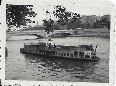 Vous aimez vous promener sur la Seine, donc, prenez place à bord d'un des bateaux-Mouches. Mais connaissez-vous l'origine du nom des bateaux-Mouches ?