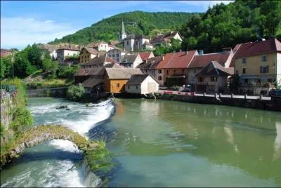 A combien de régions touche le département du Doubs ?