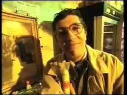 Dans la fausse pub ''C'est possible'' , quel était le nom du commerçant chez qui Alain Chabat achetait des chaussures en croco, une pendule plaquée or, un cadre, des cacahuètes, un costume bleu qu'il faisait livrer chez lui tout en payant plus tard ?