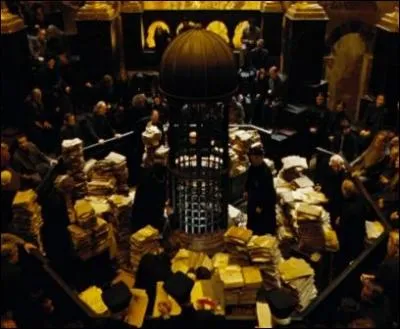 Ce procès en rappelle un autre, historique et bien plus tragique, celui :