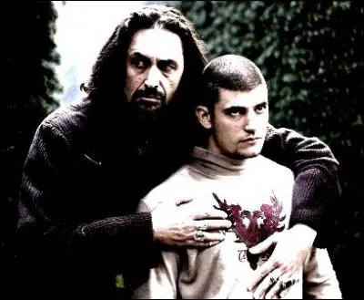 Plus tôt dans l'année, lors du Tournoi des Trois Sorciers, Karkaroff aura tout fait pour favoriser son poulain, Viktor. Et pour mettre des sales notes à Harry. Pour la première tâche, par exemple, il a administré un __ / 10 à notre brave balafré.