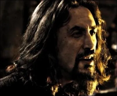 Voilà un peu le bonhomme. Mais côté physique, c'est loin d'être le muscadin première classe. Qu'est-ce qui le caractérise ?