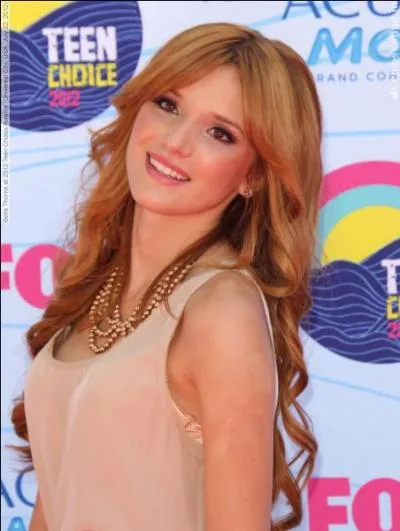 Sa meilleure amie joue également dans cette série. Quel est son nom ?