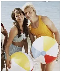 Dans quel téléfilm a-t-il joué aux côtés de Maia Mitchell ?