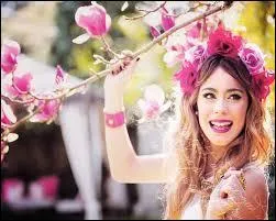 Dans la saison 2, entre quels garçons Violetta hésite-t-elle et lequel choisira-t-elle finalement ?