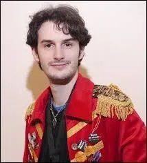 Complète ce nom de gammer de Minecraft "... . . Lenon"