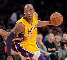 Quel était le numéro de Kobe Bryant avant qu'il ne porte le numéro 24 ?