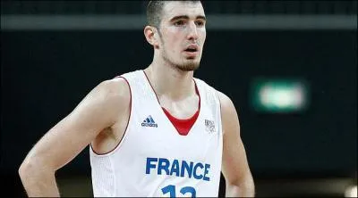 Dans quelle équipe Nando de Colo évolue-t-il ?