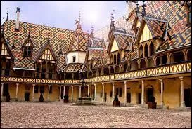 Nous partons à la découverte des Hospices de Beaune. Pour cela, nous devons nous rendre en région ...