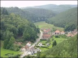 Sturzelbronn est un village lorrain situé dans le département ...
