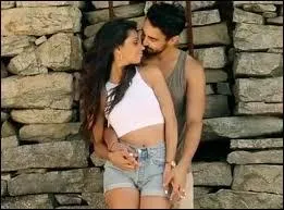 A t-elle un petit ami ?