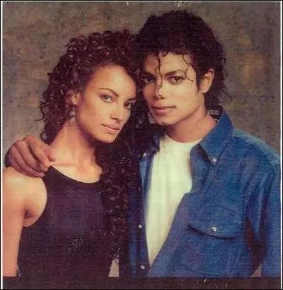 Qui est la fille avec Michael ?