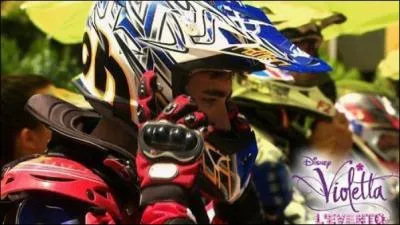 Dans quel épisode León se blesse-t-il à motocross ?