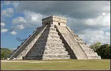 Dans quel pays est érigé El Castillo, célèbre monument maya ?