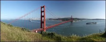 Dans quel état des Etats-Unis se situe le célèbre Golden Gate Bridge ?