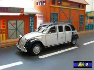 Une 2CV limousine, la classe ! Pour s'en faire, il faut rallonger le châssis, les pots de suspension et j'en passe mais il faut surtout posséder le kit :