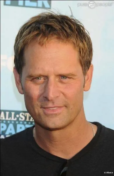 Et qui est son mari dans la série ? (Nick Bolen)