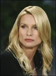 Combien de fois Edie se marie-t-elle ?