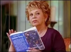 Quelle est l'actrice qui joue la mère de Carlos (Mama Solis, Juanita) ?